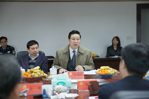 针对我省律师界人大代表和政协委员的意见和建议,刘树根巡视员当即